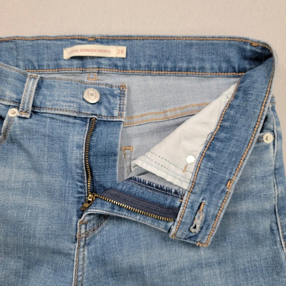 Women's Levi Strauss Classic Bermuda Shorts, Medium,‎ Size 28, Pre-Owned
